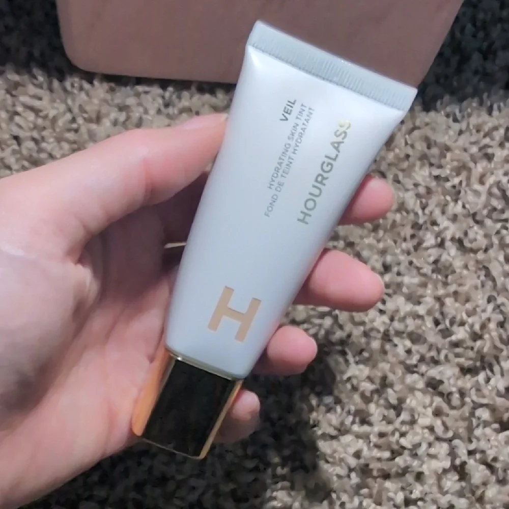 Hourglass Veil Hydrating Skin Tint - Picture 5 of 5